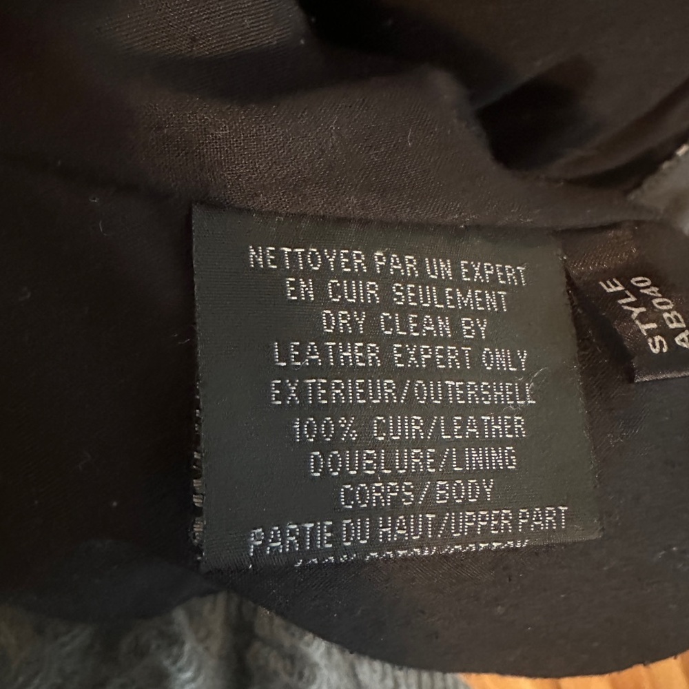 Elegant Black Leather Jacket for Women - Picture 5 of 5